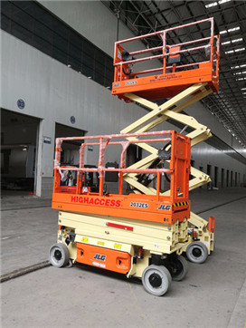 高空平臺工作.jpg 高空平臺工作.jpg高空作業(yè)車|高空作業(yè)平臺:高空作業(yè)車怎樣正確剎車減油減擋?