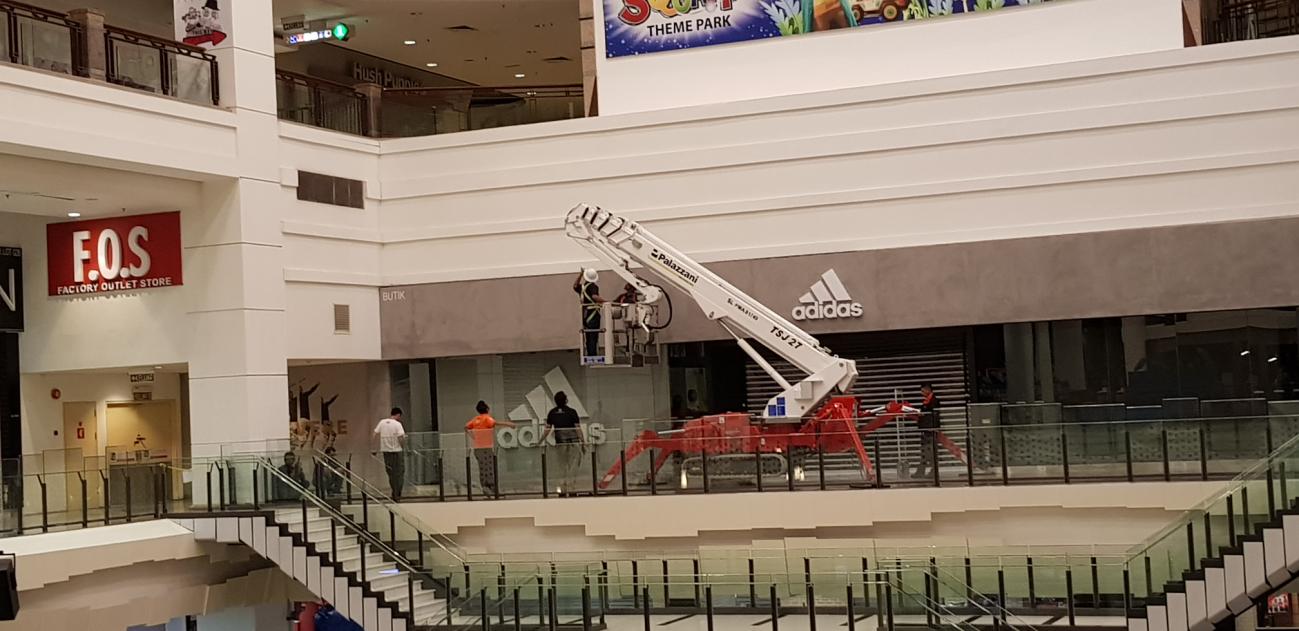 蜘蛛式升降車(chē).jpg 蜘蛛式升降車(chē).jpg